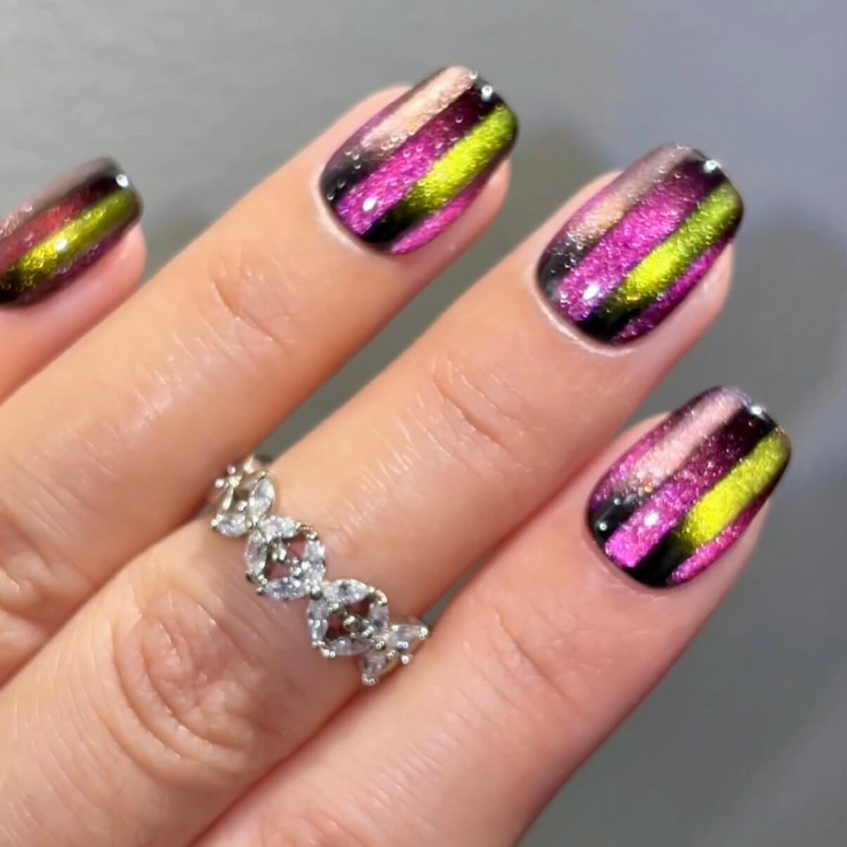 dynamic-stripes-press-on-nails