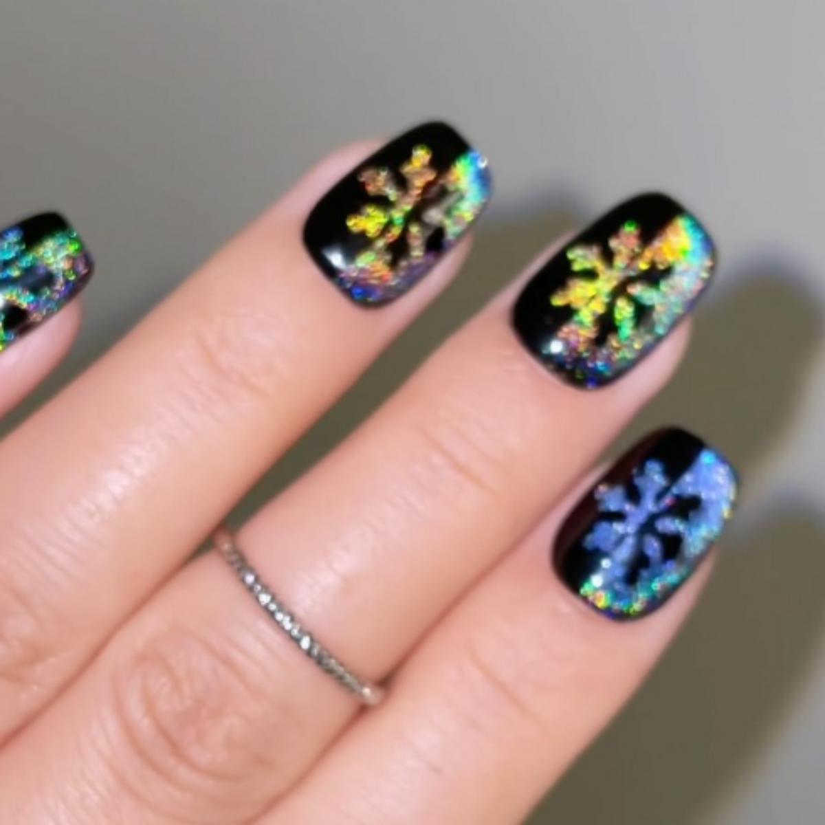 holo-snowflake-press-on-nail-rainbow-magnetic-fake-nails