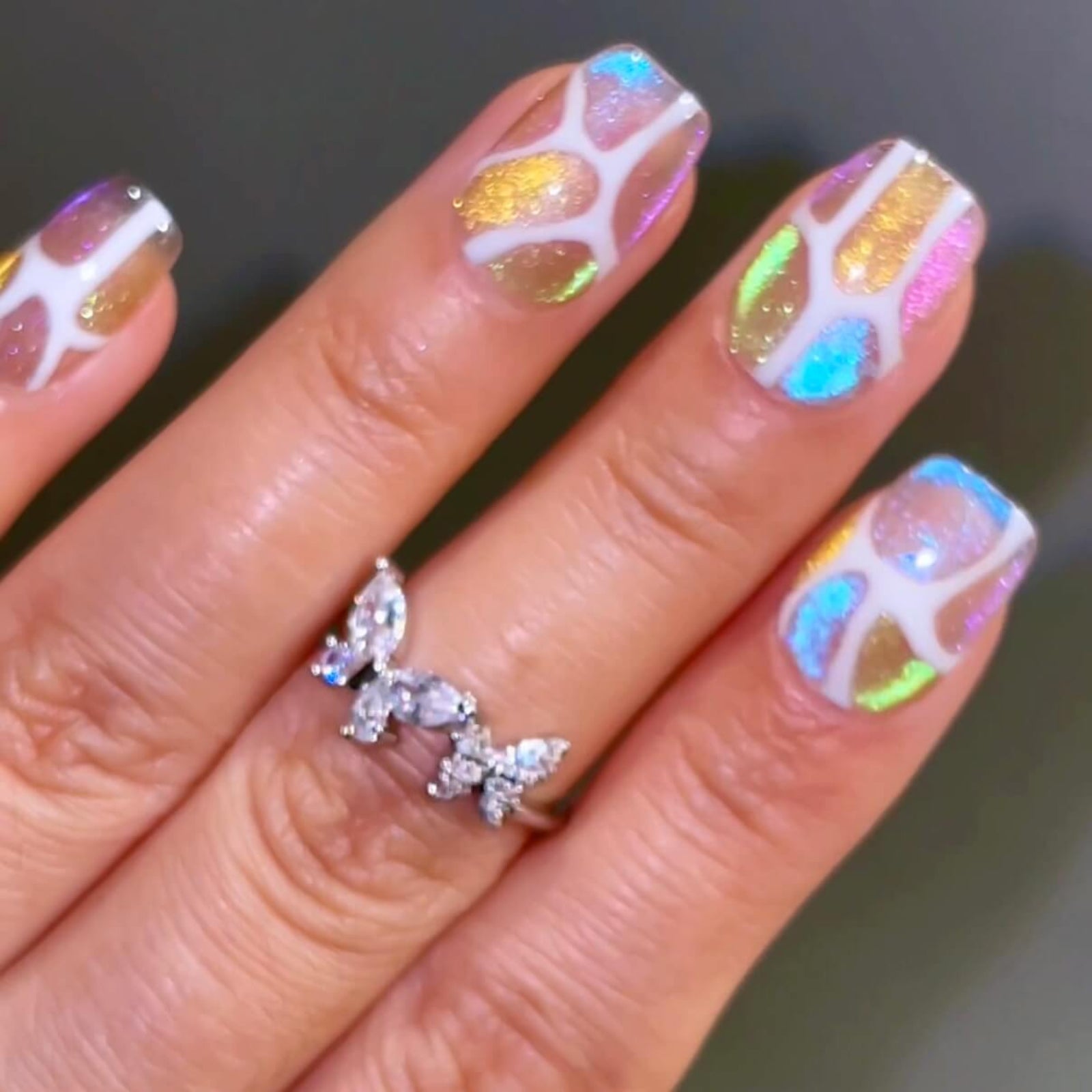 rainbow-crystal-cat-eye-press-on-nails